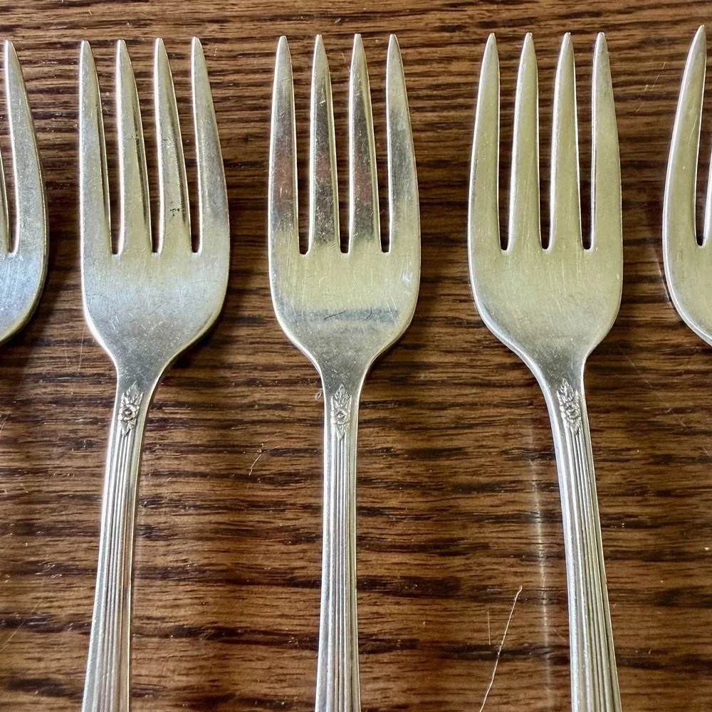 Wm Rogers IS Mary Lou-Devonshire Silverplate 1938 Lot of 7 Salad/Dessert Fork‎